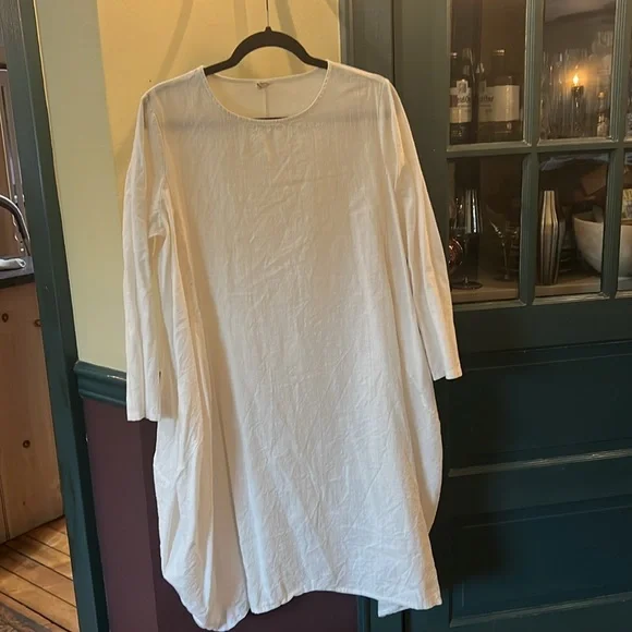 White linen long sleeve dress - Picture 2 of 2